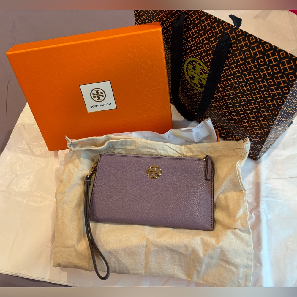 Tory Burch Chelsea Wristlet